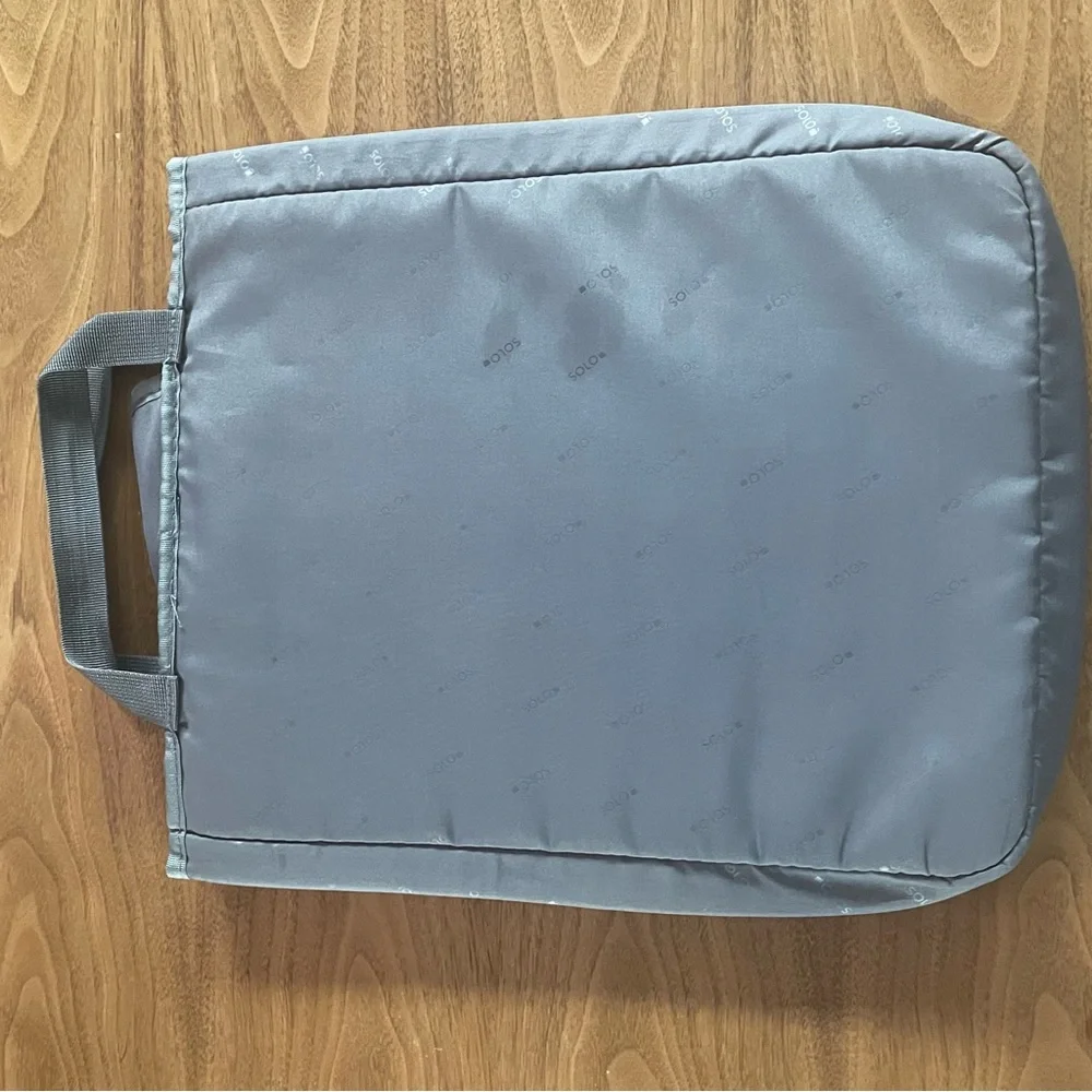 Laptop sleeve